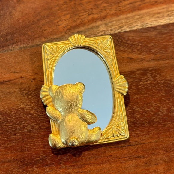 JJ Vintage Brooch Pin Gold Tone Teddy Bear Sitting In Mirror Reflection 2"H - Picture 1 of 5